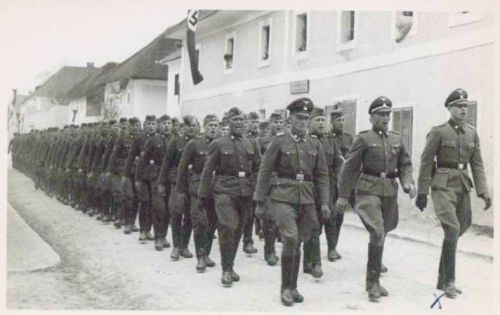 SS marching at Neuengamme