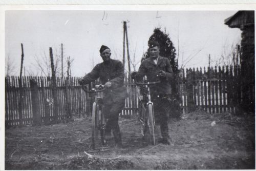belzec - ukr guards with bikes178